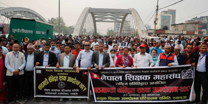 Govt Invites Teachers' Union for Talks Amid Escalating Education Protest deshsarokar